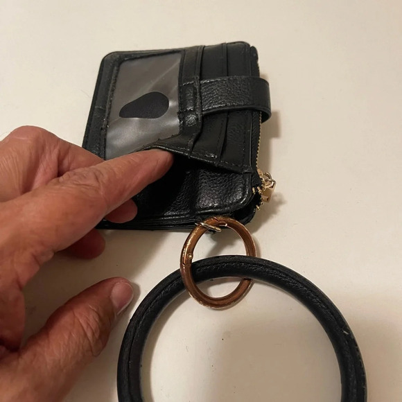 Coodens leather wallet with wristlets zipper and magnet closure lots of slots - Picture 5 of 12